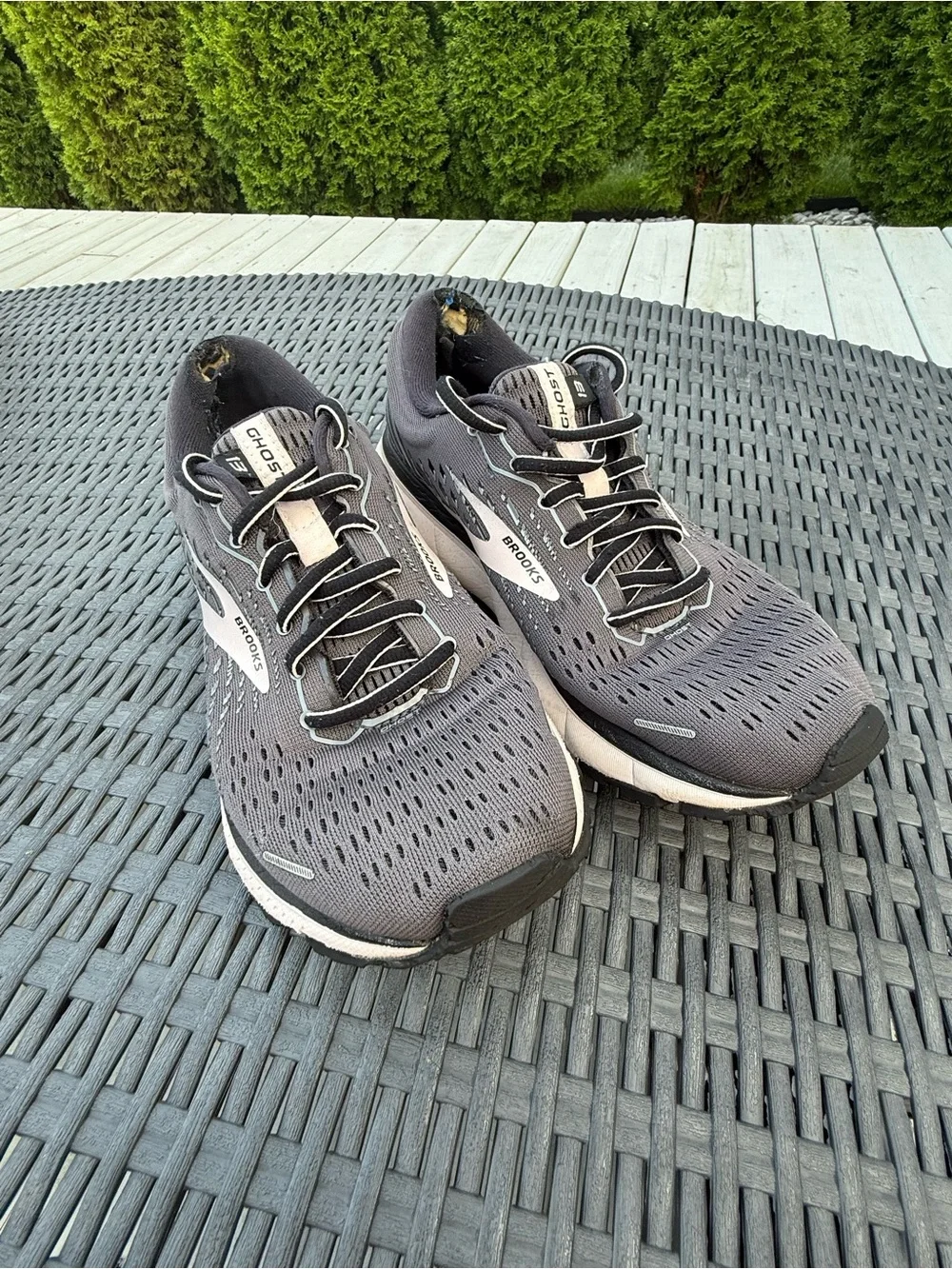 Brooks Women's Gray and Light Pink Running Shoe, size 8